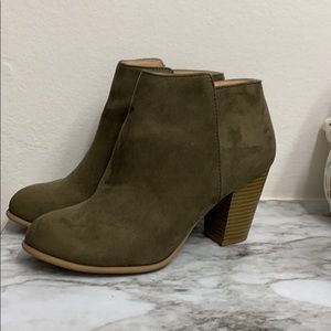 Old Navy : Olive Green Boots